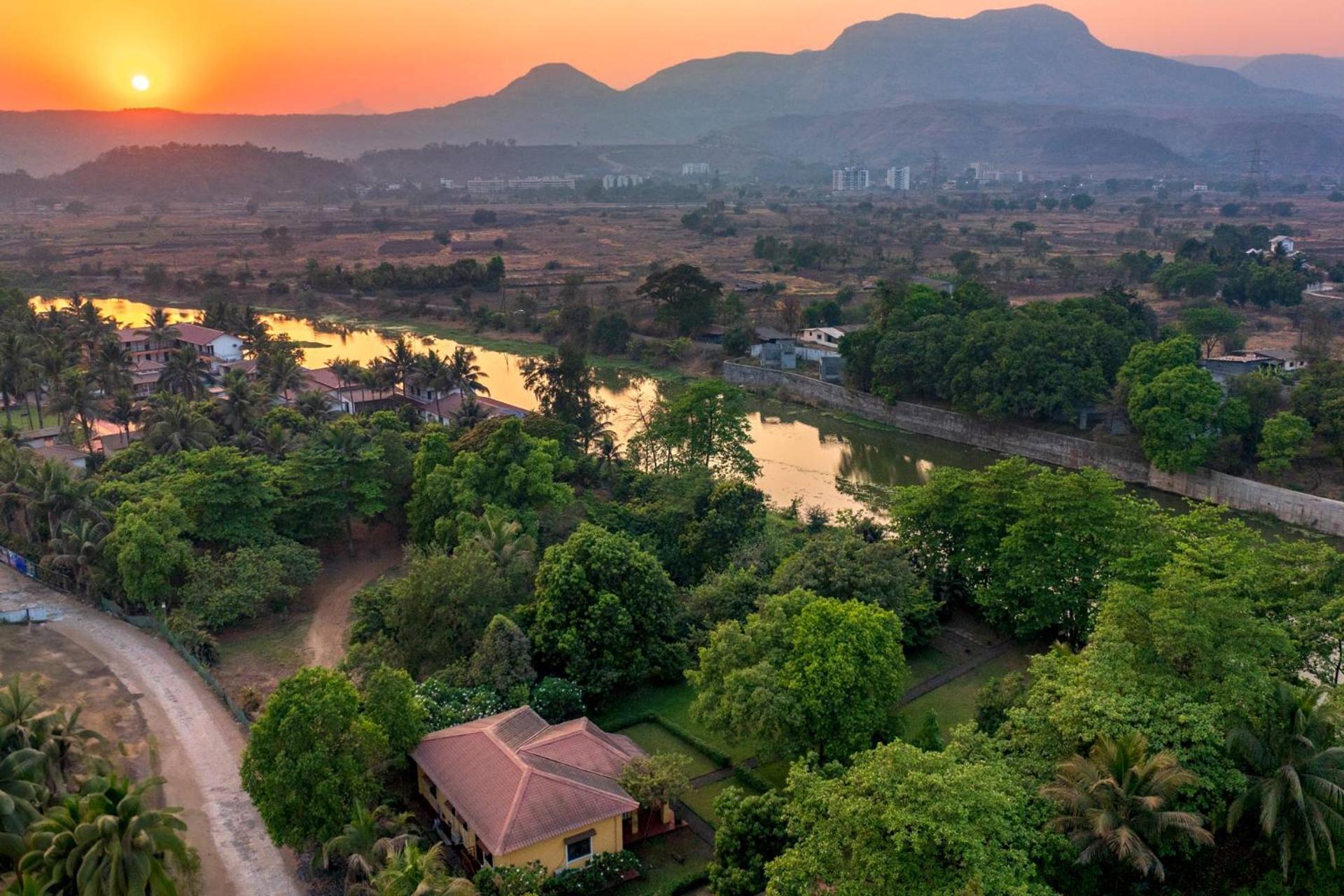 StayVista at Vintage Estate Karjat Exterior foto