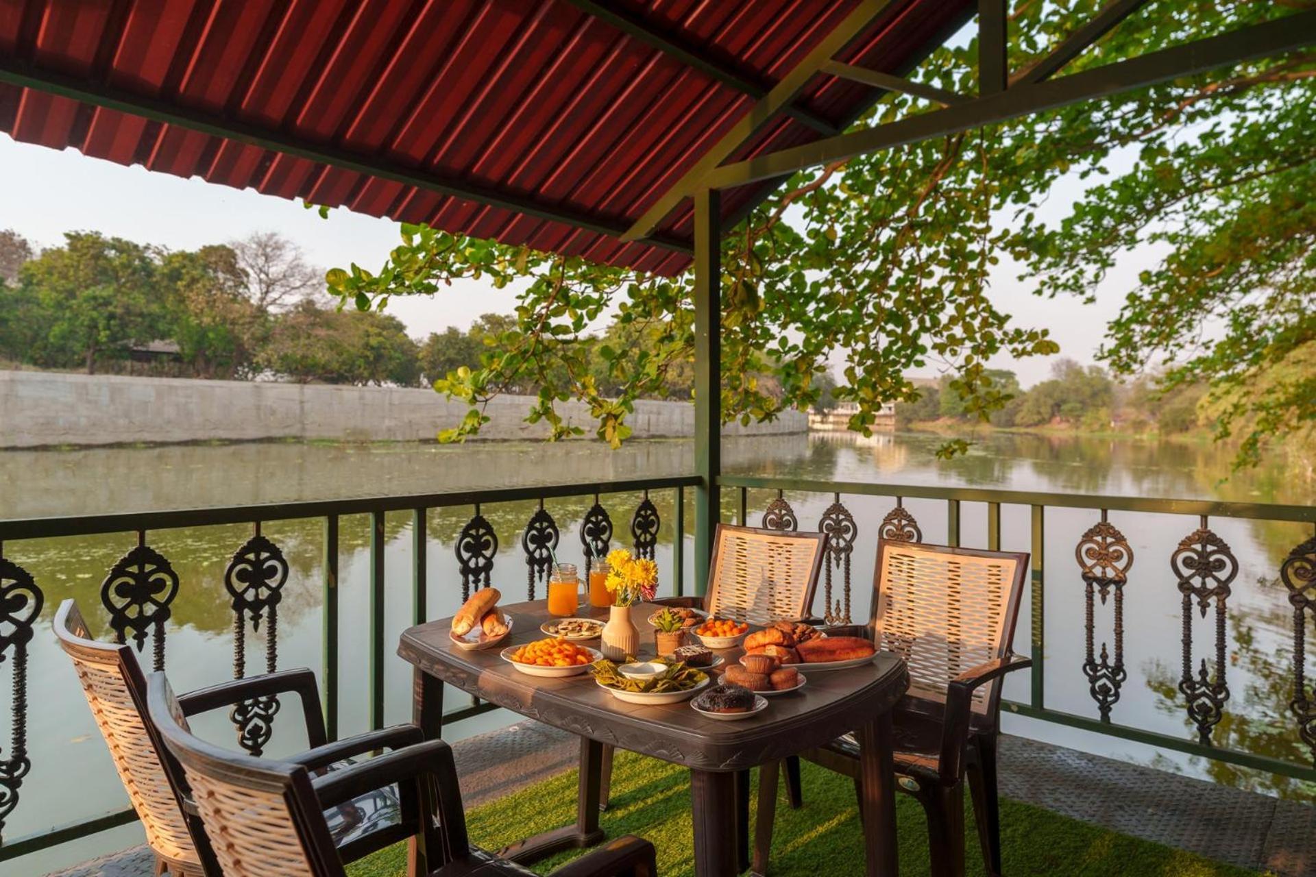 StayVista at Vintage Estate Karjat Exterior foto
